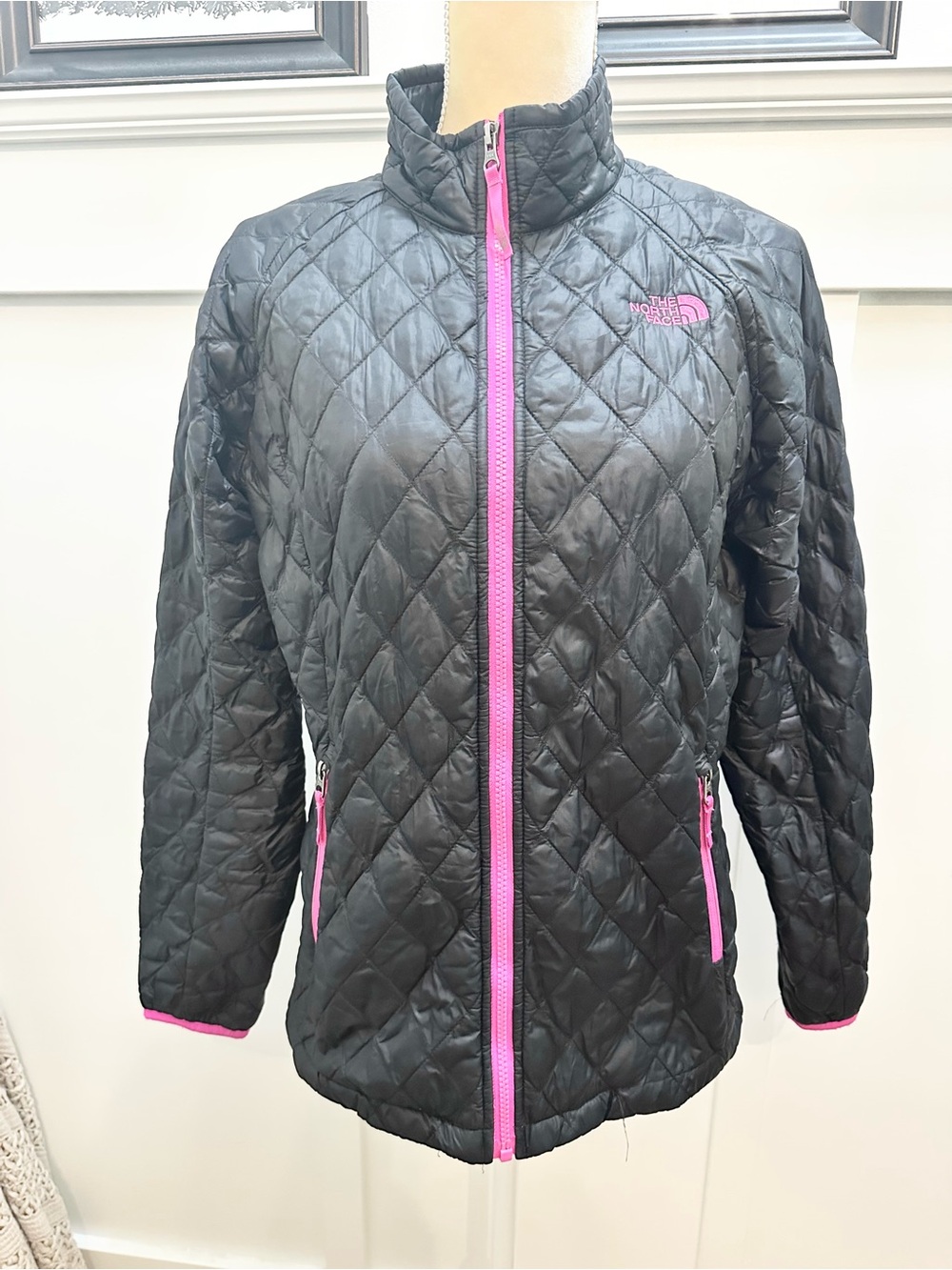 The North Face Girls Quilted Thermoball Black Jacket with Pink Zips & Logo Sz XL